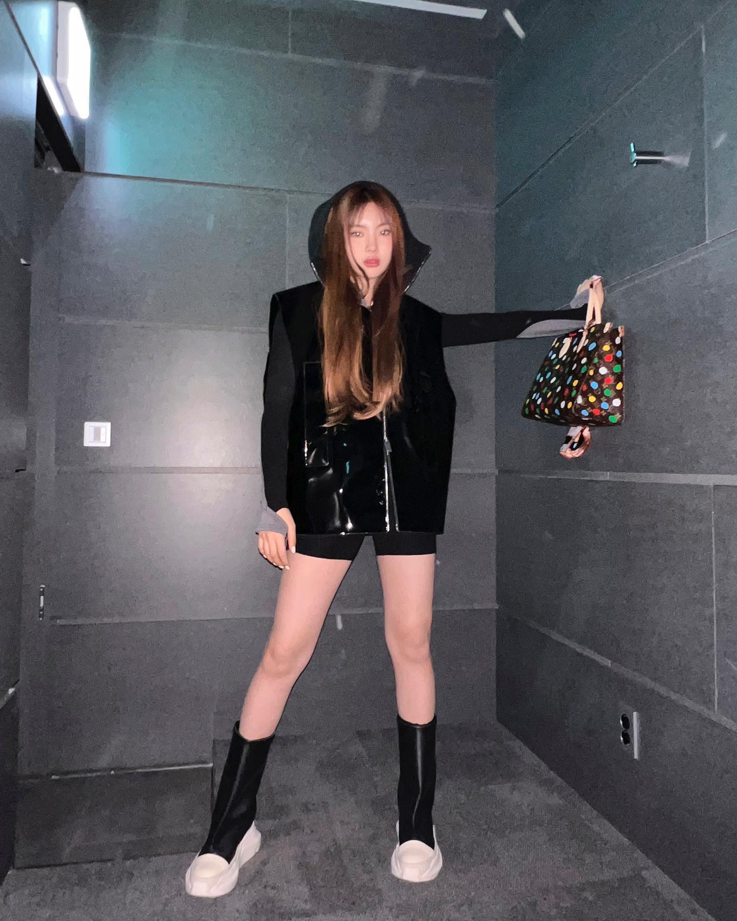 [잡담] 뉴진스 혜인이 루이비통 가방 든거봐봐 | 인스티즈