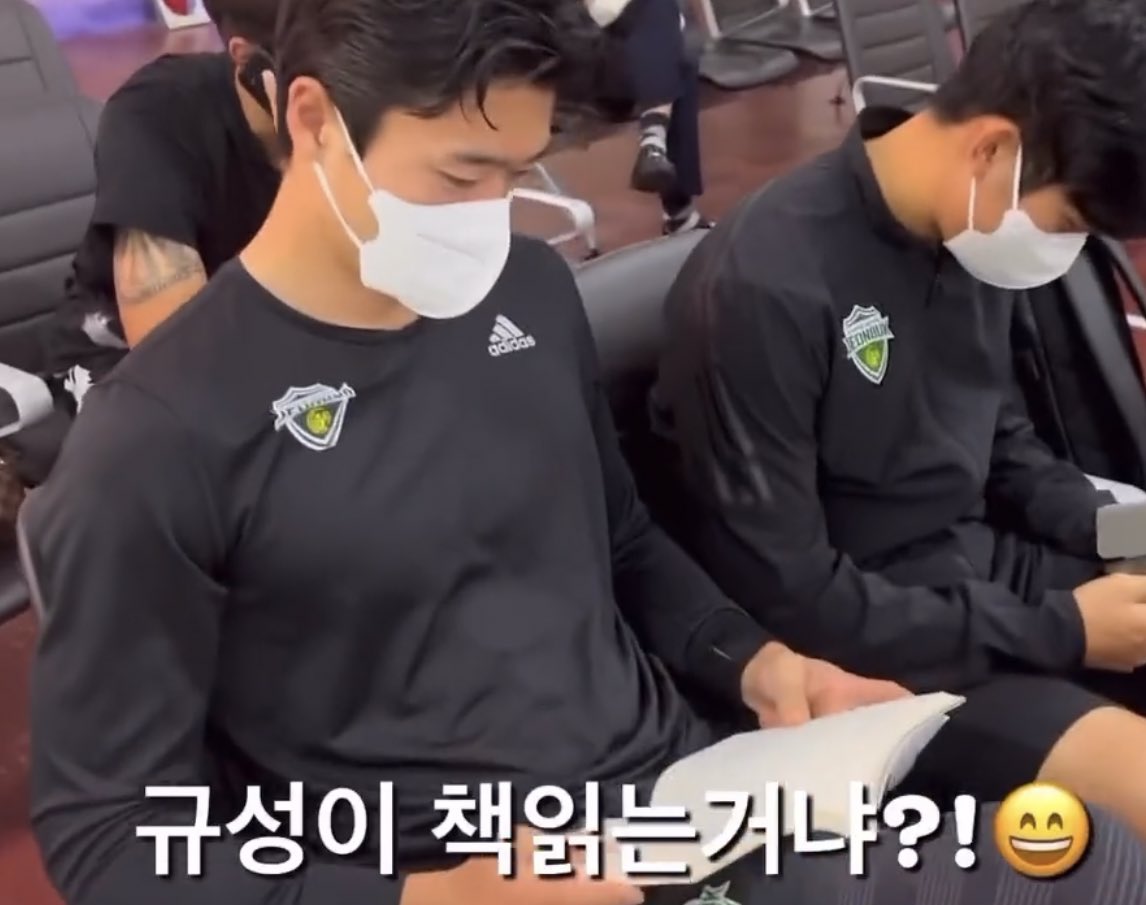 [잡담] 조규성 복근은 진짜 옷을 뚫고 나오네... 맞나? | 인스티즈