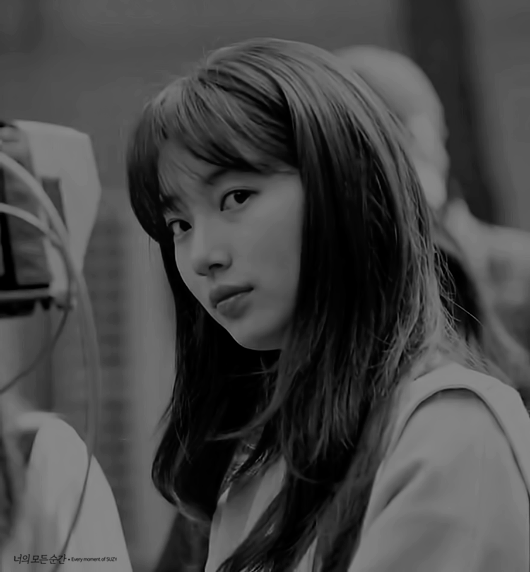 [잡담] 수지 사진에 뉴진스 디토 입혀도 찰떡일 거 같지 않아? | 인스티즈