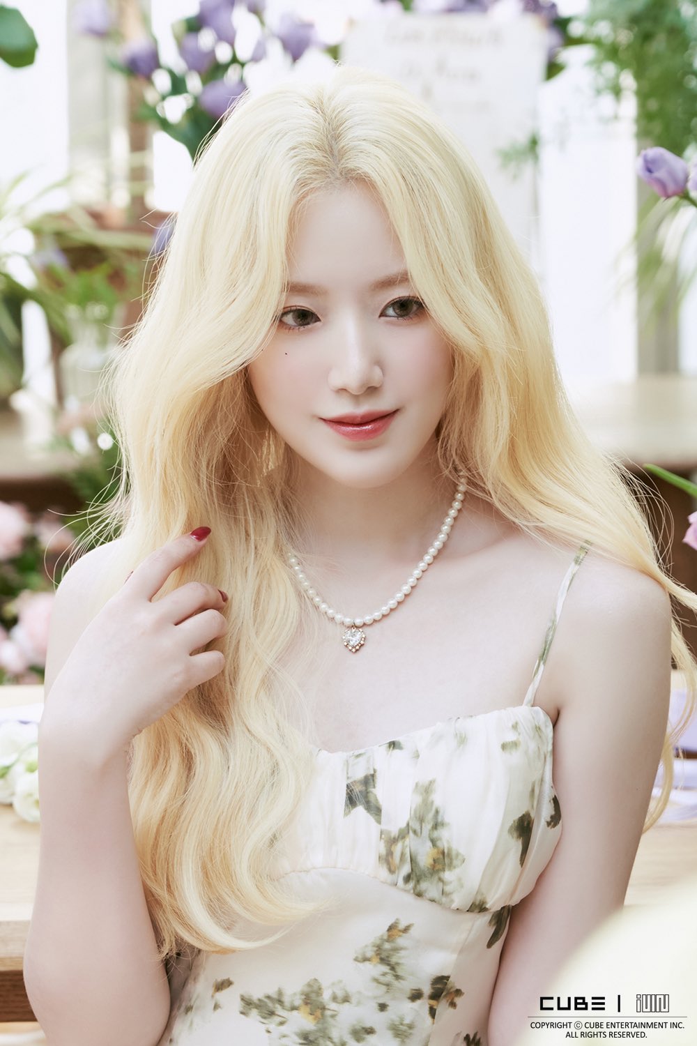 [잡담] 슈화 시그 비하인드 사진 너무 예쁨 | 인스티즈