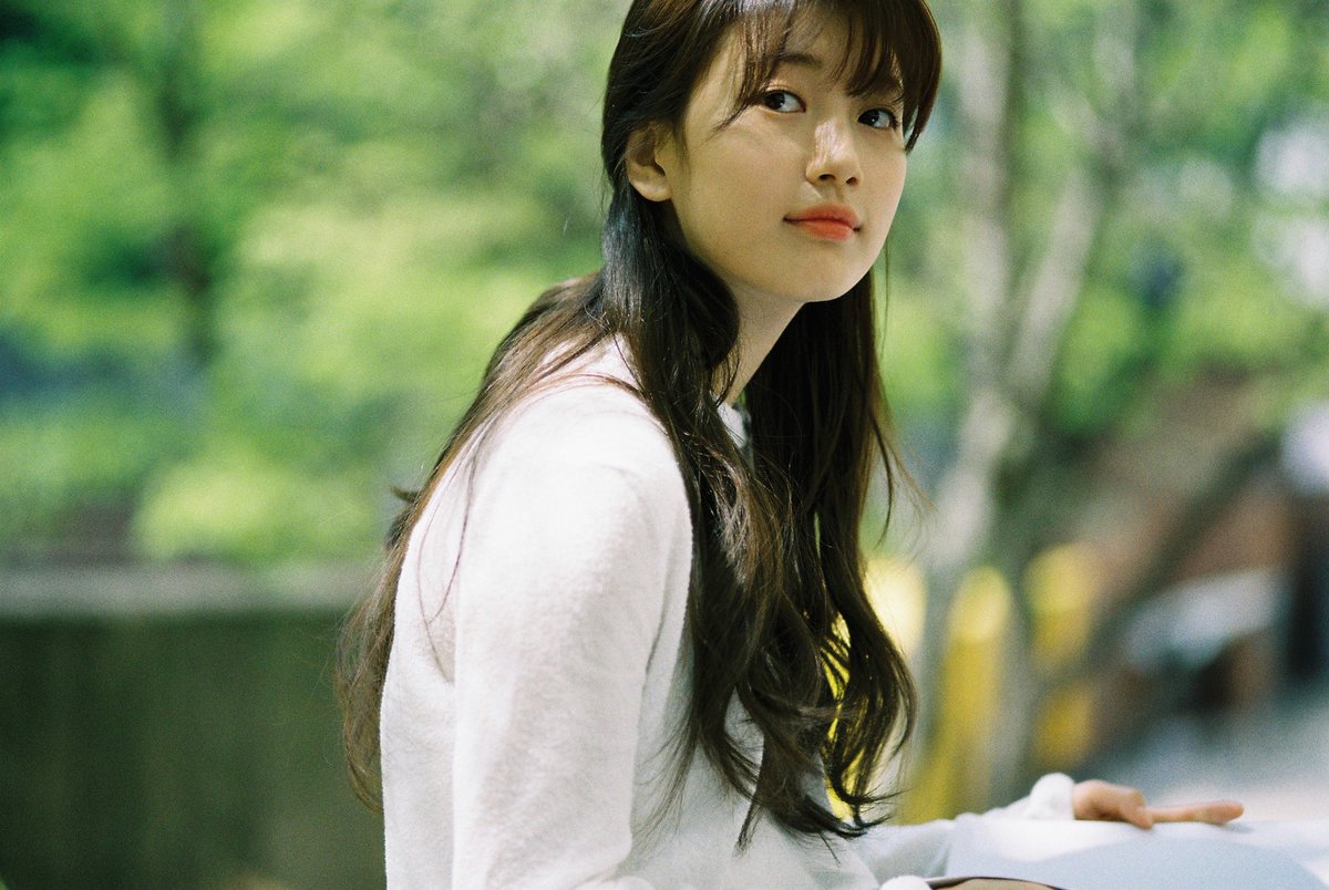 [잡담] 수지 사진에 뉴진스 디토 입혀도 찰떡일 거 같지 않아? | 인스티즈