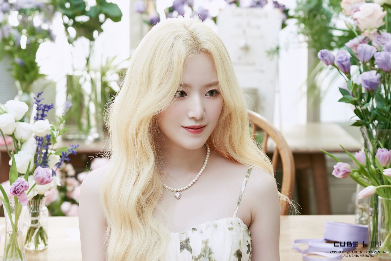 [잡담] 슈화 시그 비하인드 사진 너무 예쁨 | 인스티즈