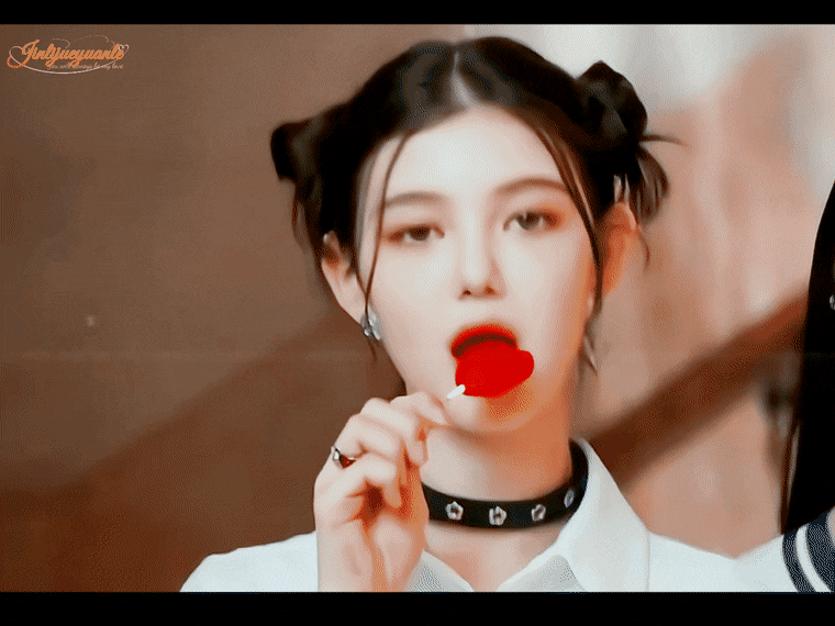 [잡담] 뉴진스 다니엘은 무표정이랑 웃을때 갭이 ㄹㅇ 찐인거같음 | 인스티즈