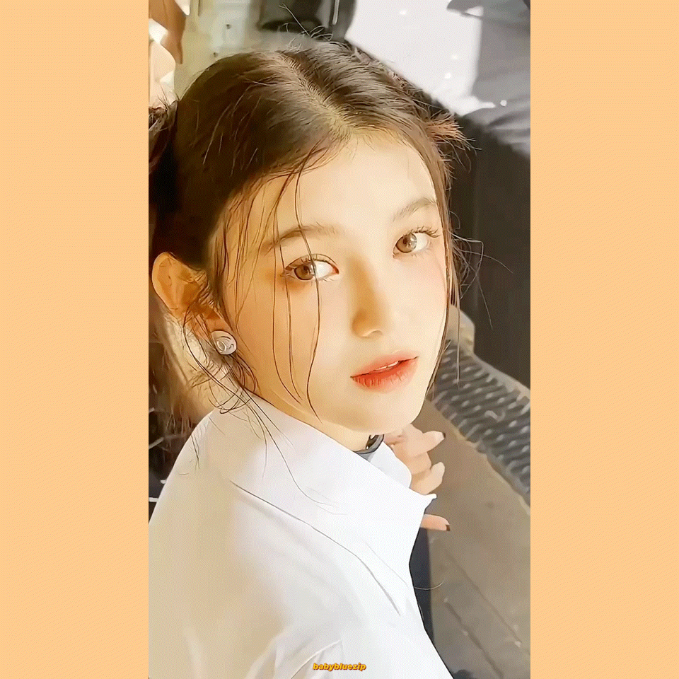 [잡담] 뉴진스 다니엘은 무표정이랑 웃을때 갭이 ㄹㅇ 찐인거같음 | 인스티즈