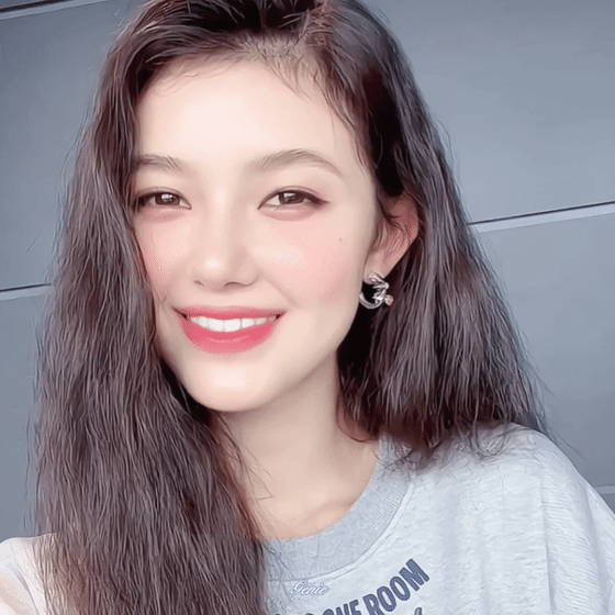 [잡담] 뉴진스 다니엘은 무표정이랑 웃을때 갭이 ㄹㅇ 찐인거같음 | 인스티즈