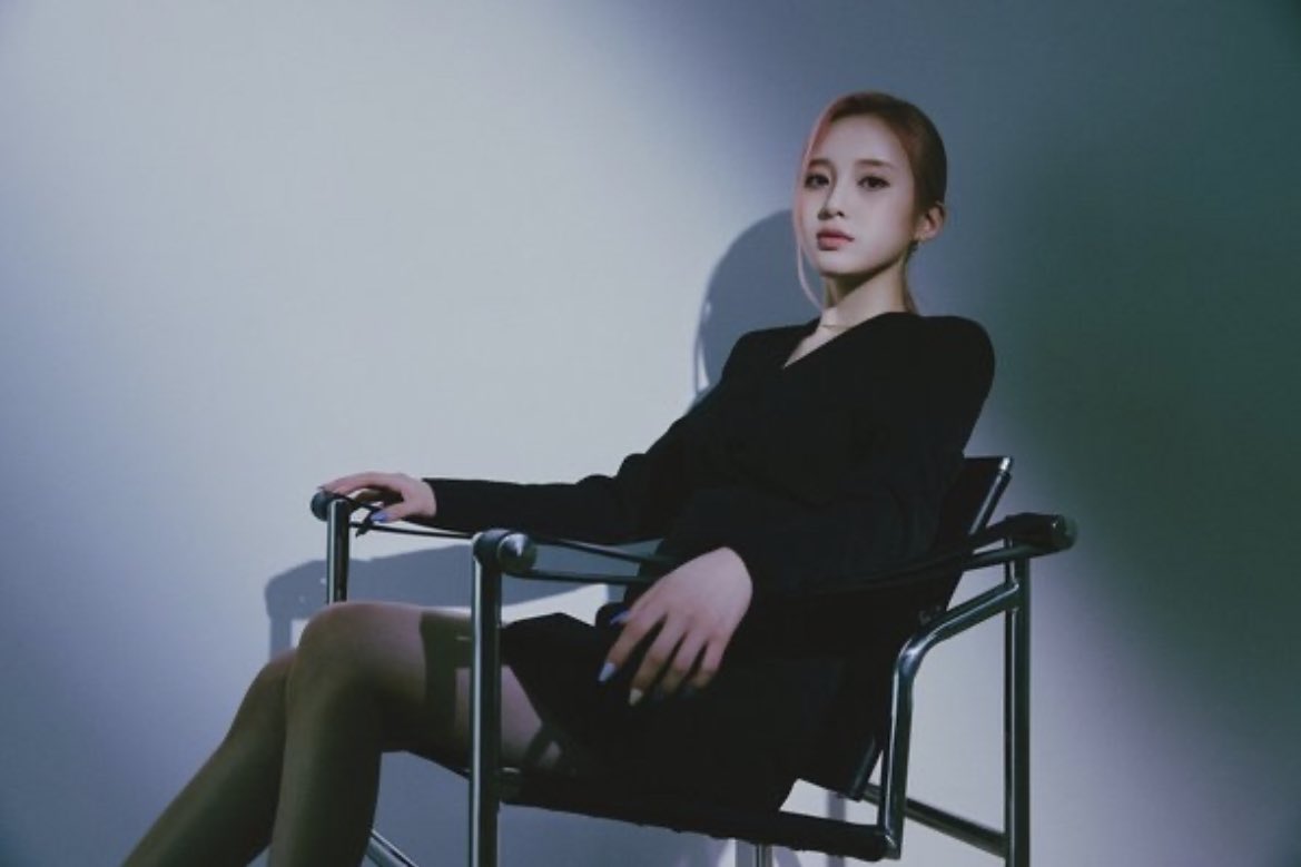 [잡담] 라잇썸 나영이 수트화보 찍은거 올라왔는데 | 인스티즈