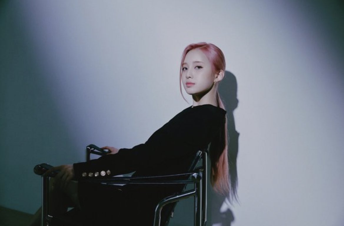 [잡담] 라잇썸 나영이 수트화보 찍은거 올라왔는데 | 인스티즈