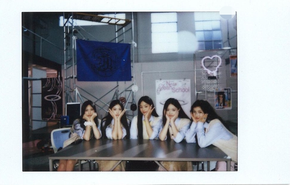 [잡담] 뉴진스 딱 그나이대 풋풋함과 맑은느낌 너무잘활용하는것같음 | 인스티즈