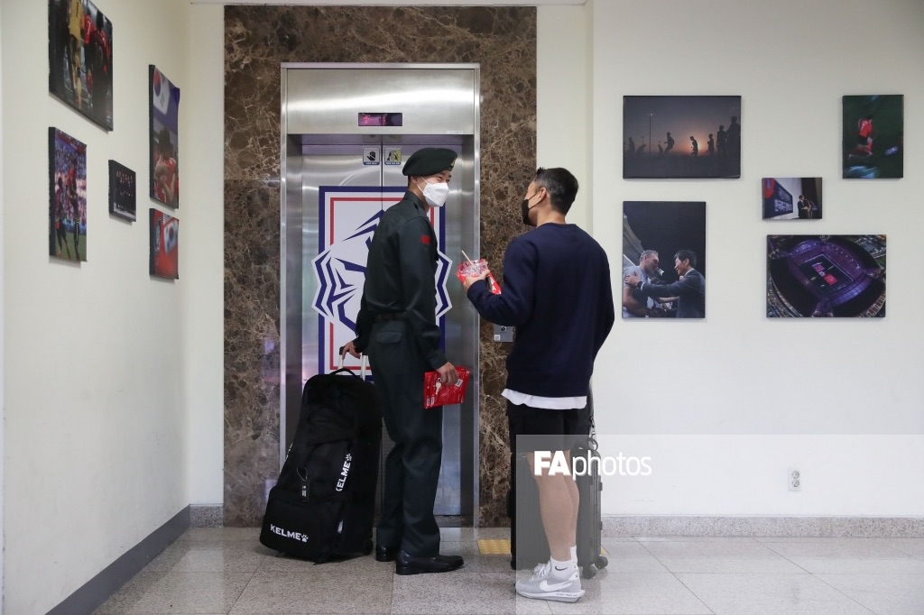 [잡담] 공익을 위해 공유한다 조규성 군복.... | 인스티즈