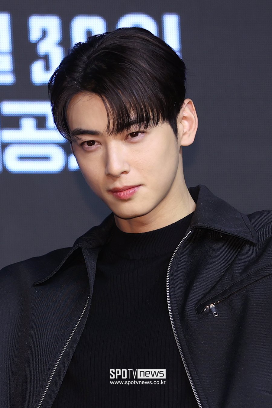 [잡담] 제목보고 순간 기자님이 이래도 돼 ? 싶었다가 얼굴 보고 바로 납득 😇 | 인스티즈