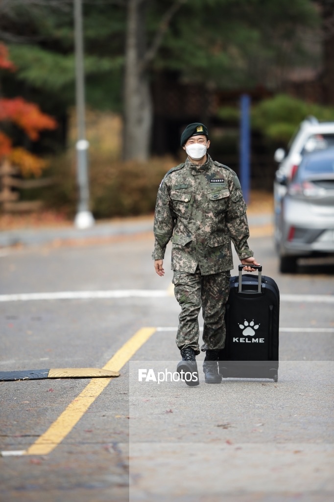 [잡담] 공익을 위해 공유한다 조규성 군복.... | 인스티즈