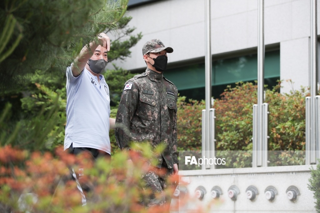 [잡담] 공익을 위해 공유한다 조규성 군복.... | 인스티즈