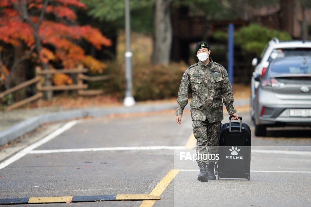[잡담] 공익을 위해 공유한다 조규성 군복.... | 인스티즈