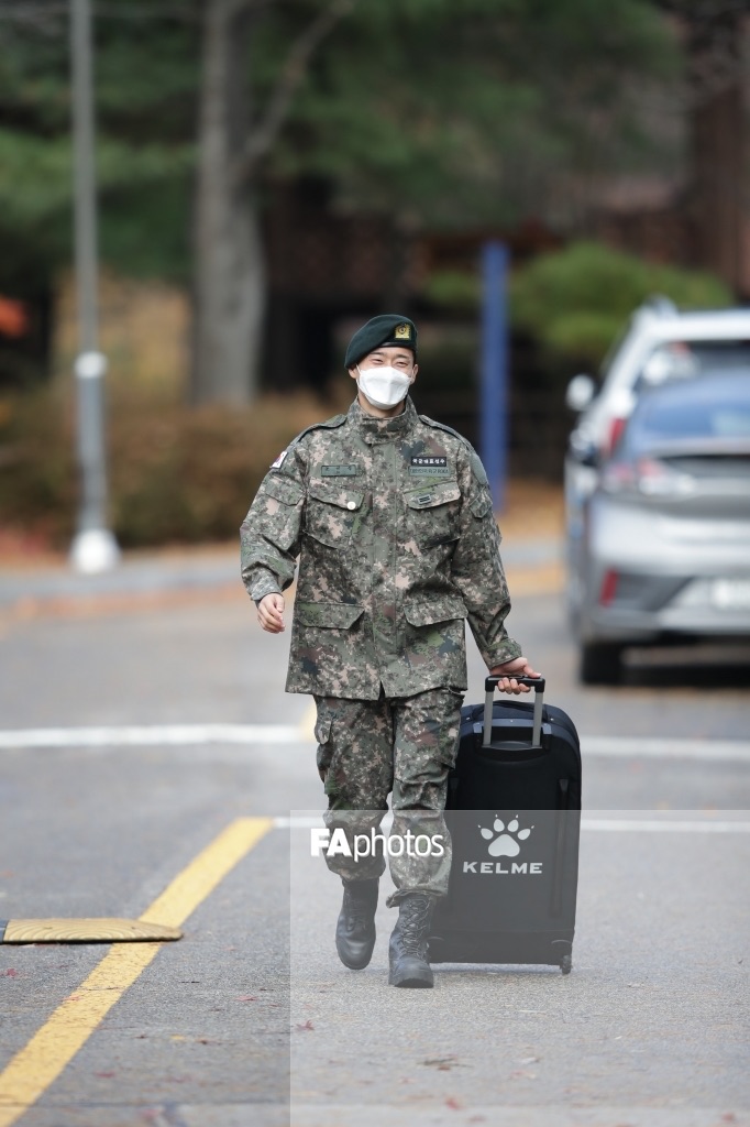 [잡담] 공익을 위해 공유한다 조규성 군복.... | 인스티즈