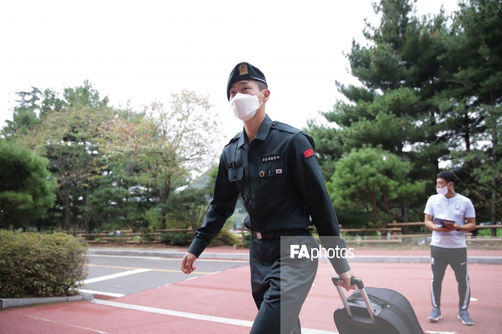 [잡담] 공익을 위해 공유한다 조규성 군복.... | 인스티즈