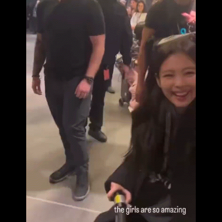 [잡담] 제니 샌드오프에서 캐리어 타고다는거 귀여움 | 인스티즈