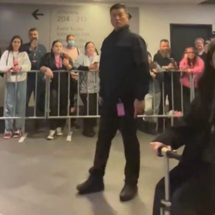 [잡담] 제니 샌드오프에서 캐리어 타고다는거 귀여움 | 인스티즈