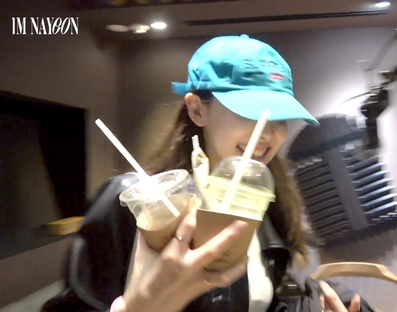 [잡담] 트와 나연 손 진짜 왕 크다 | 인스티즈