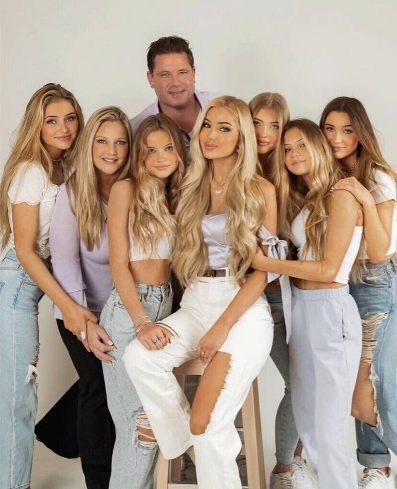 캐나다 딸부잣집 가족사진이라는데 딸들 완전 하이틴퀸카들임 | 인스티즈