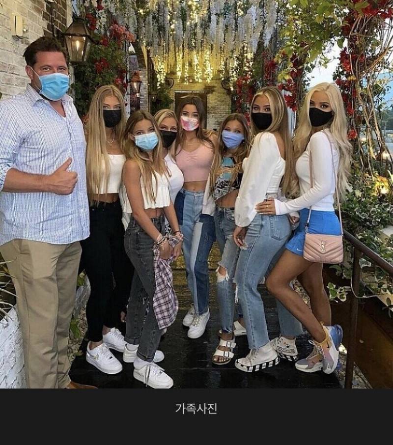 캐나다 딸부잣집 가족사진이라는데 딸들 완전 하이틴퀸카들임 | 인스티즈