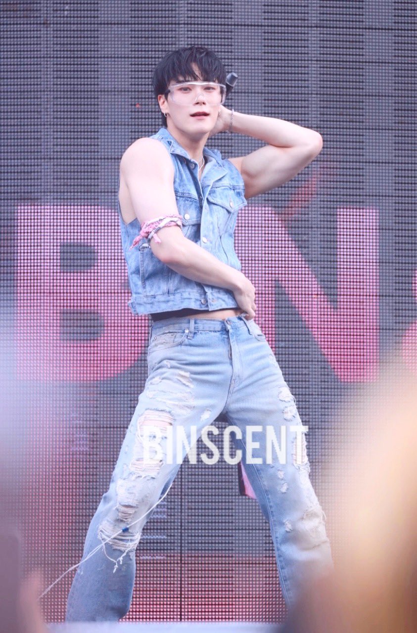 [잡담] (후방주의) 아스트로 문빈 산하 워터밤 때 왜 남자들도 흥분 했었다는지 납득 완료 | 인스티즈