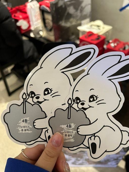 [잡담] 뉴진스 팝업 복권도 이뻐ㅜㅜ | 인스티즈