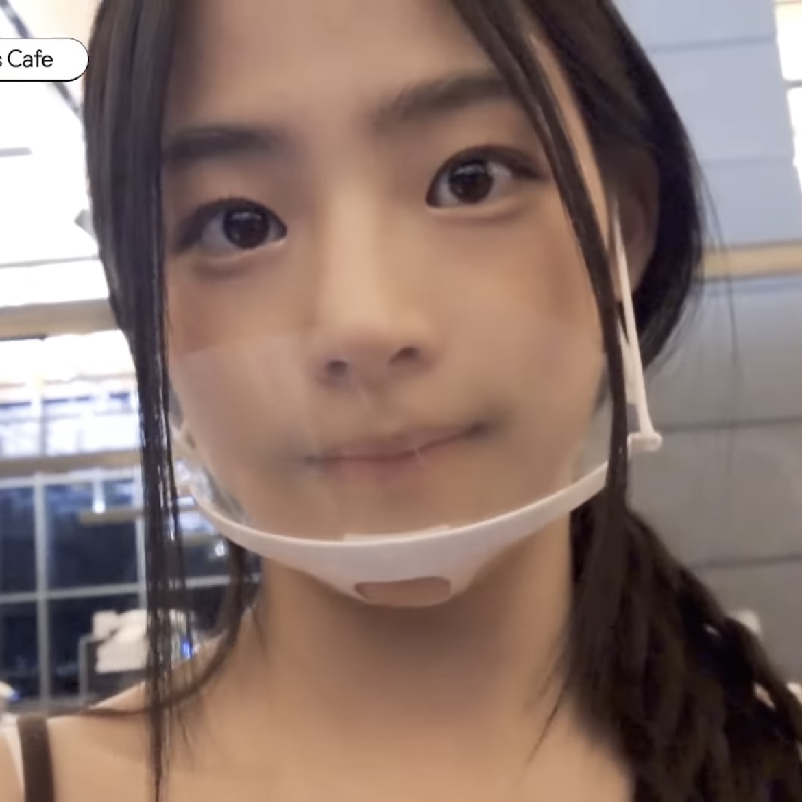 [잡담] 민지 혼자 있을땐 뵤-한 강아지상인데 극고양이상 멤 옆에선 인상 확 바뀌는거 신기하다 | 인스티즈