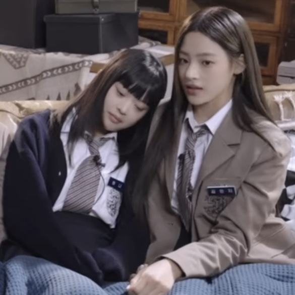 [잡담] 뉴진스 민지 하니 둘이 동갑인데 이미지만 보면 0살~615살정도 차이나는 거 같아 | 인스티즈