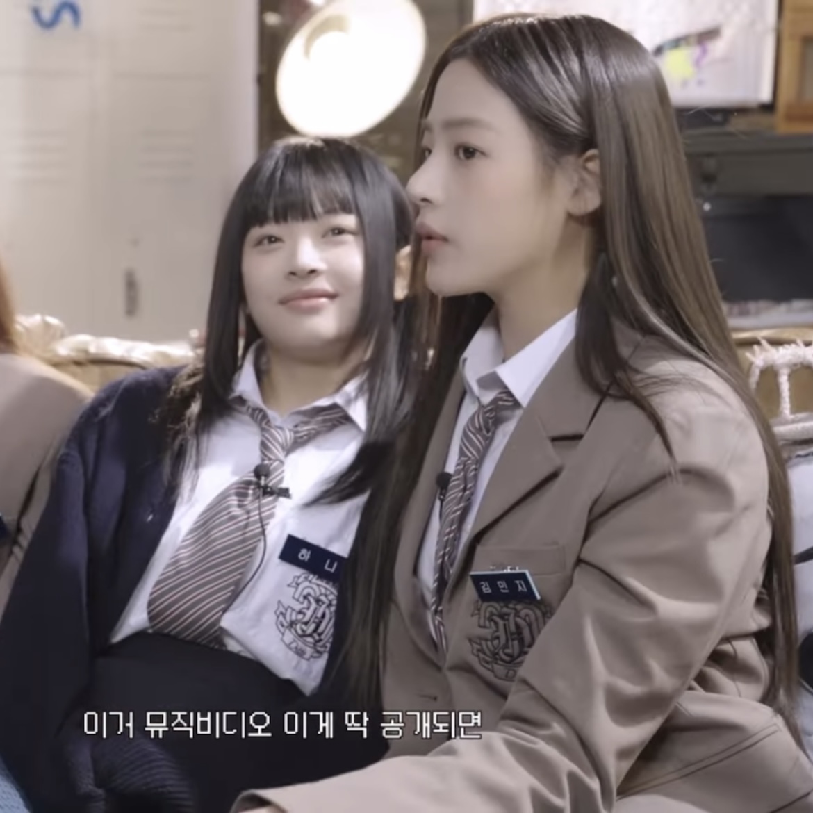 [잡담] 뉴진스 민지 하니 둘이 동갑인데 이미지만 보면 0살~615살정도 차이나는 거 같아 | 인스티즈