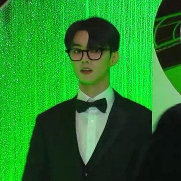 [잡담] 오늘 더보이즈 큐 레카에서 안경쓴거 자기 아이디어였대 | 인스티즈