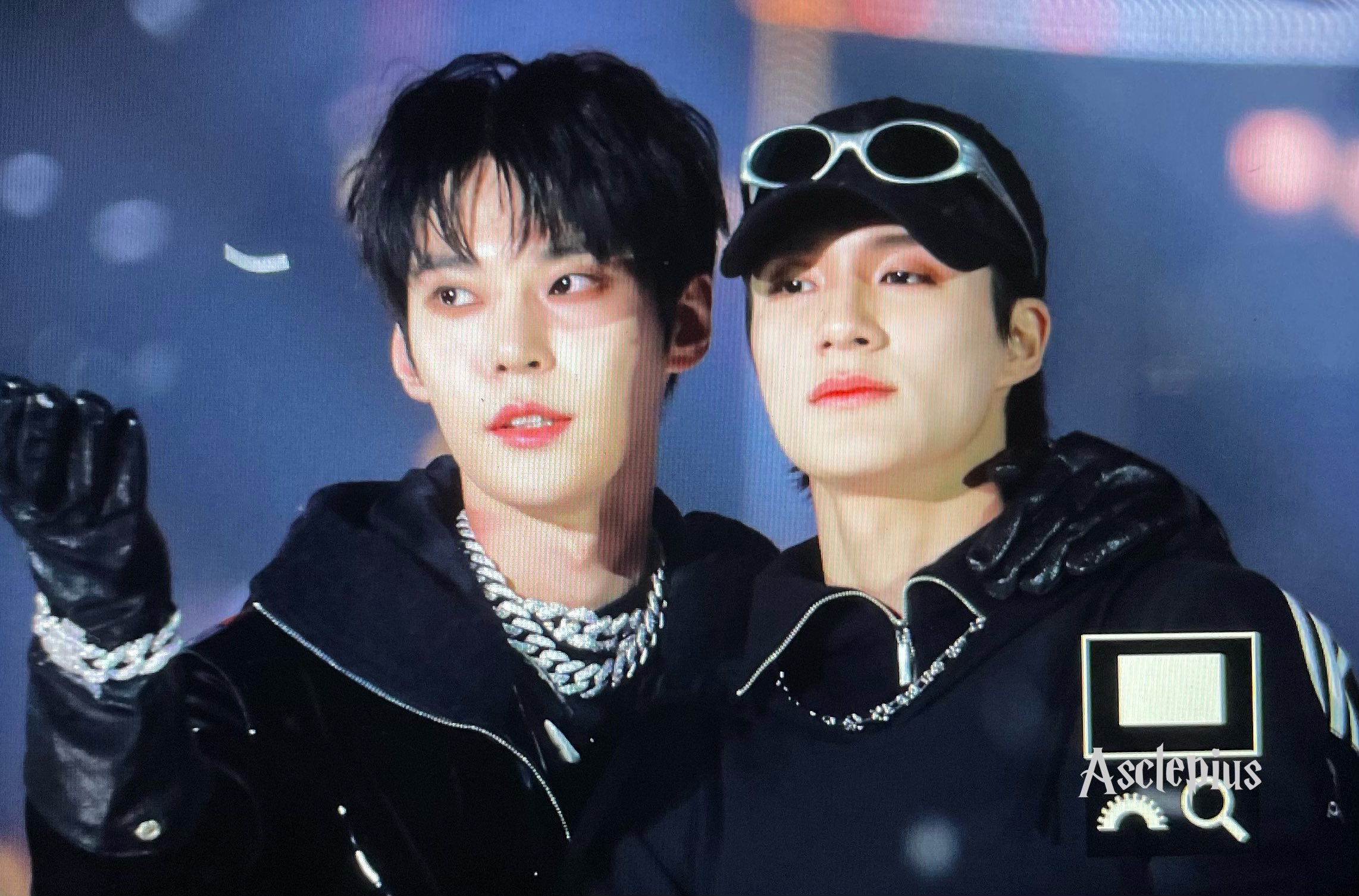 [잡담] 이런 연말 무대 때마다 도영이랑 제노 찾는법 개쉬움 | 인스티즈