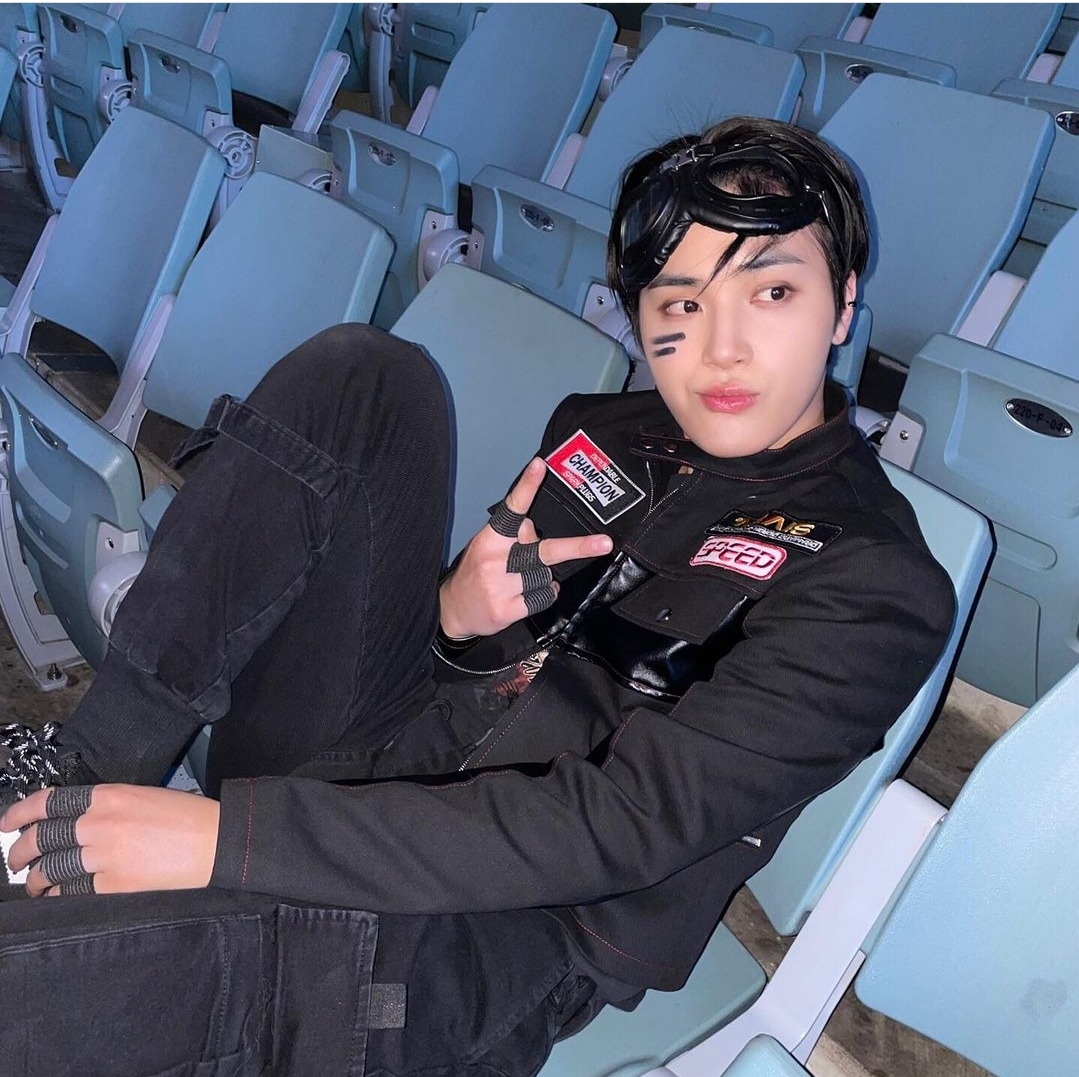 [잡담] 주학년 이런 표정? 바이브? 사진 더 잇어?? | 인스티즈