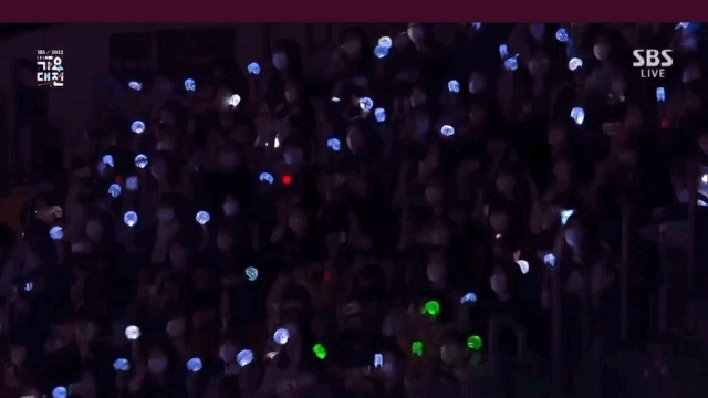 [잡담] 투바투팬들 전광판 잡히니까 냅다 모아찾기 기능 누름 | 인스티즈