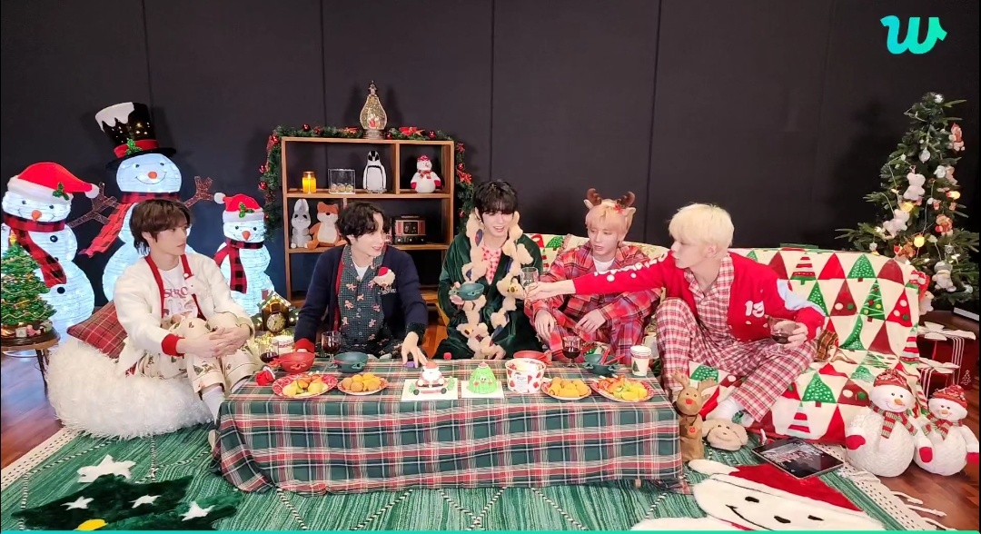 [잡담] 투바투 홀리데이 라이브 켰는데 개이뿜 | 인스티즈