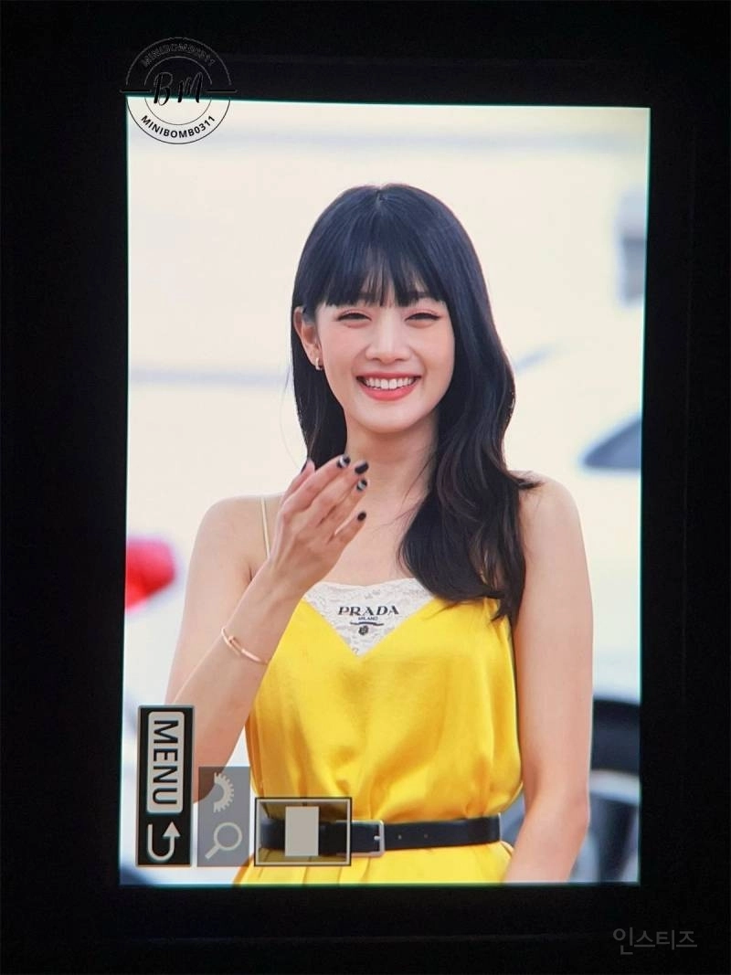 [잡담] 민니 프라다에서 크리스마스 선물 받았네 | 인스티즈