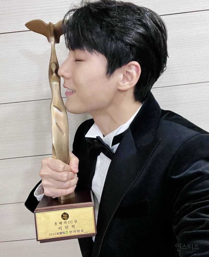 KBS 연예 대상에서 올해의 DJ 상 수상한 남자 아이돌 | 인스티즈