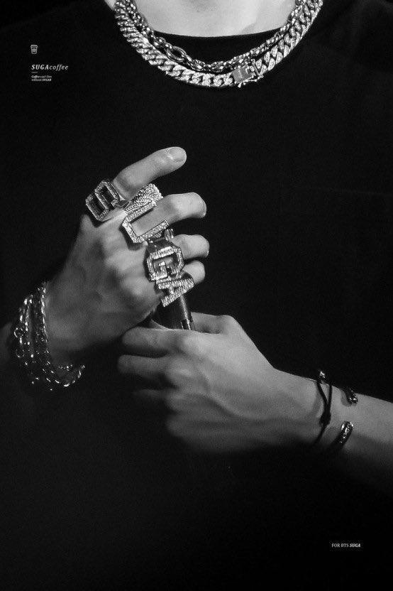 [잡담] 저때 방탄 슈가 반지 낀 손이 미쳤음 | 인스티즈