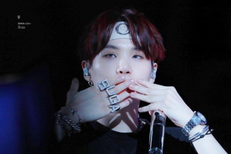 [잡담] 저때 방탄 슈가 반지 낀 손이 미쳤음 | 인스티즈