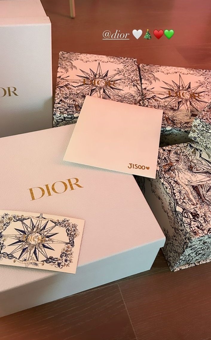 [잡담] 블핑 지수 디올 크리스마스 선물 받았다 | 인스티즈