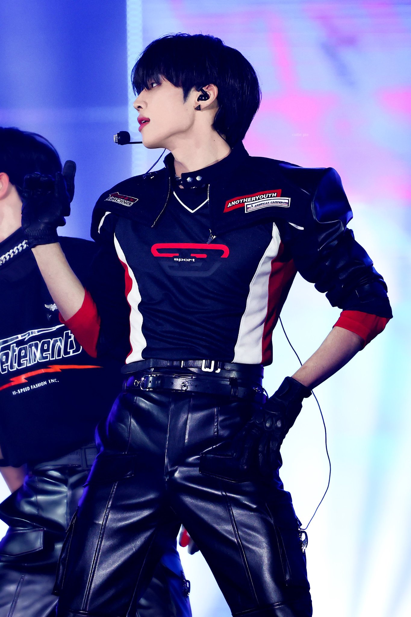 [잡담] 더보이즈 선우 가요대전 레이서착장 사진들 모음.....🤗 | 인스티즈