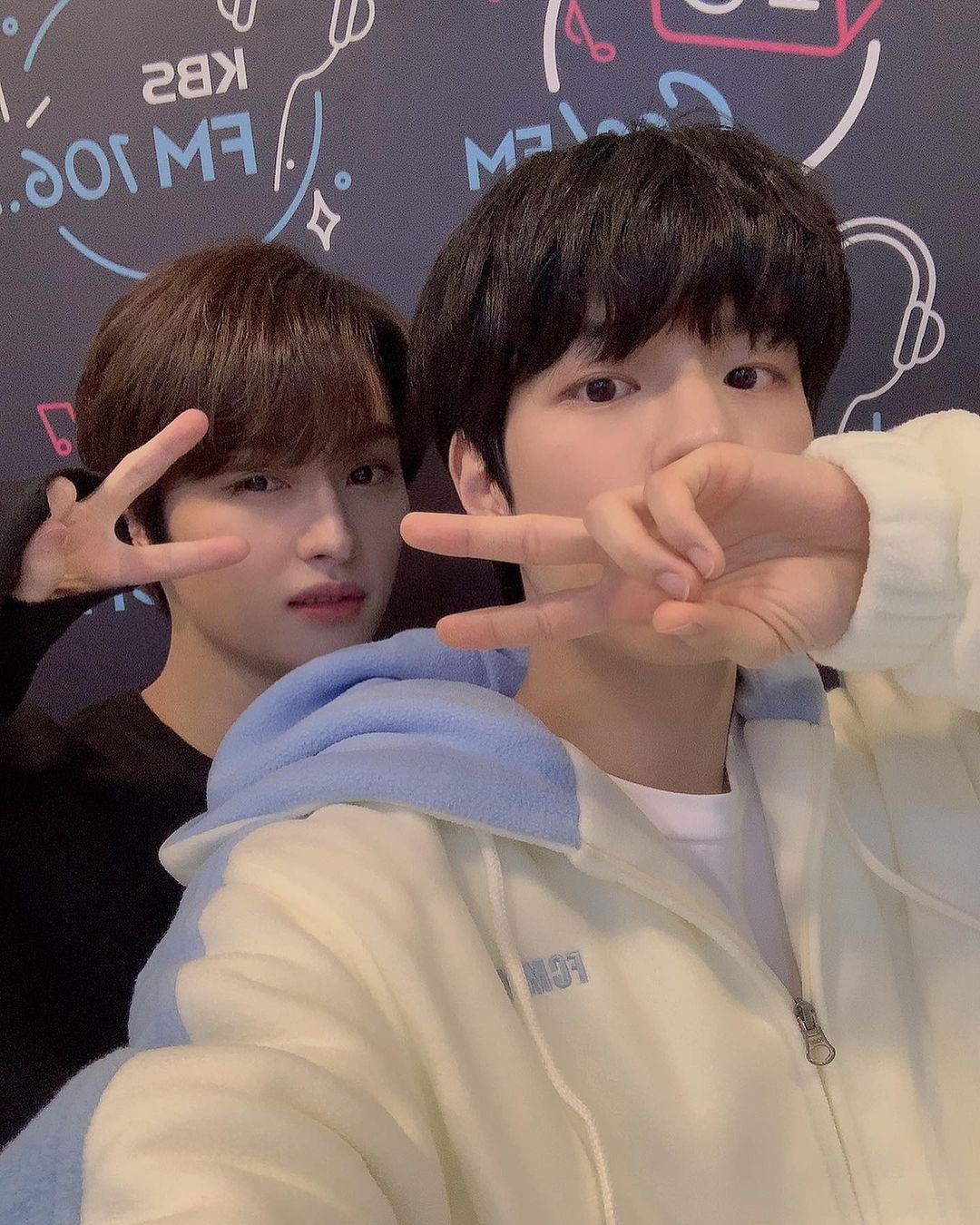 [잡담] 승민아 어깨 위에 고양이 츄르 좀 줘라 | 인스티즈