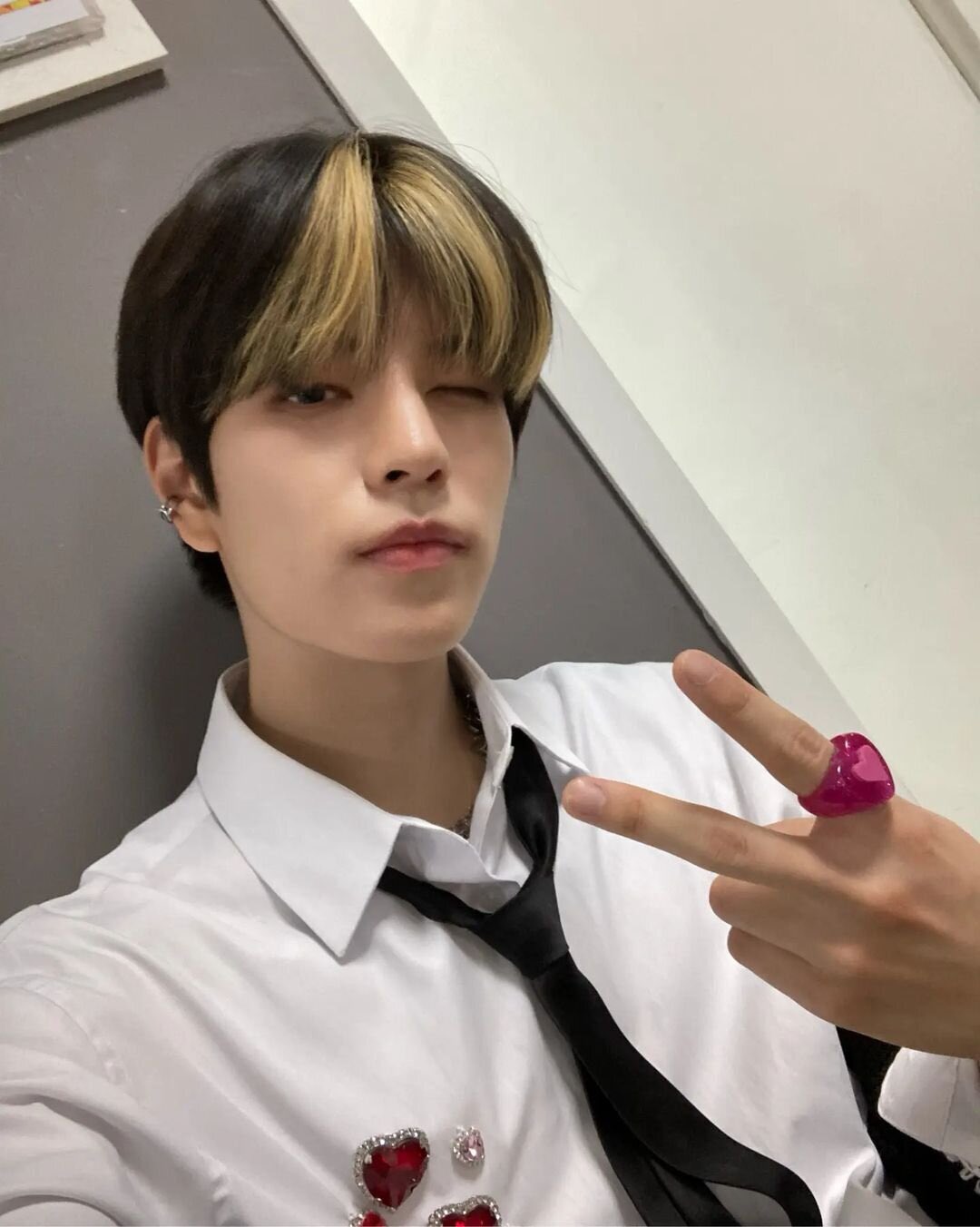 [잡담] 어떻게 졸사 하나에 안경이 벗겨지는 클리셰 발동이 존재할 수가 | 인스티즈