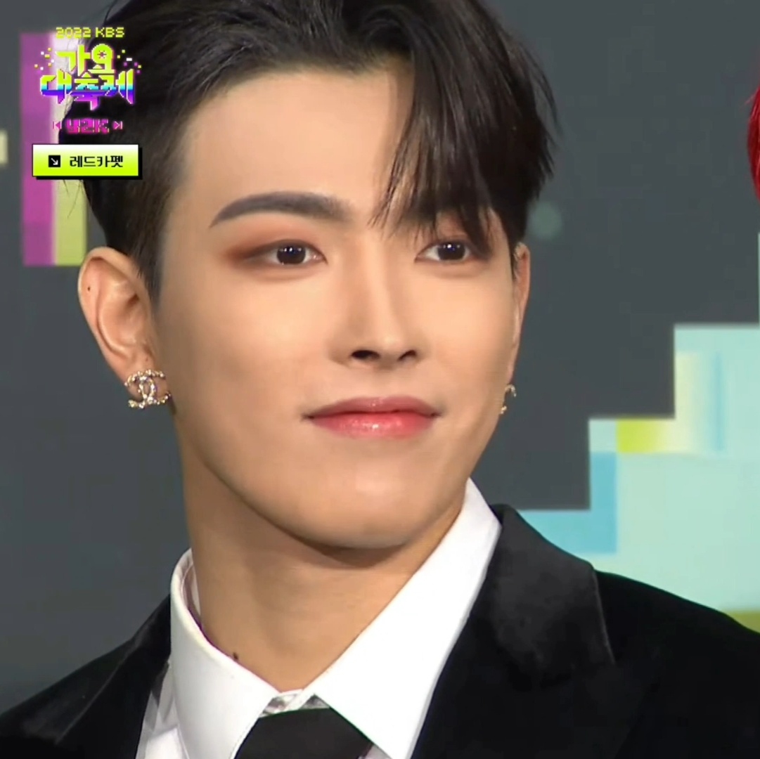 [잡담] 입꼬리에 힘 주고 다니는 애들 | 인스티즈