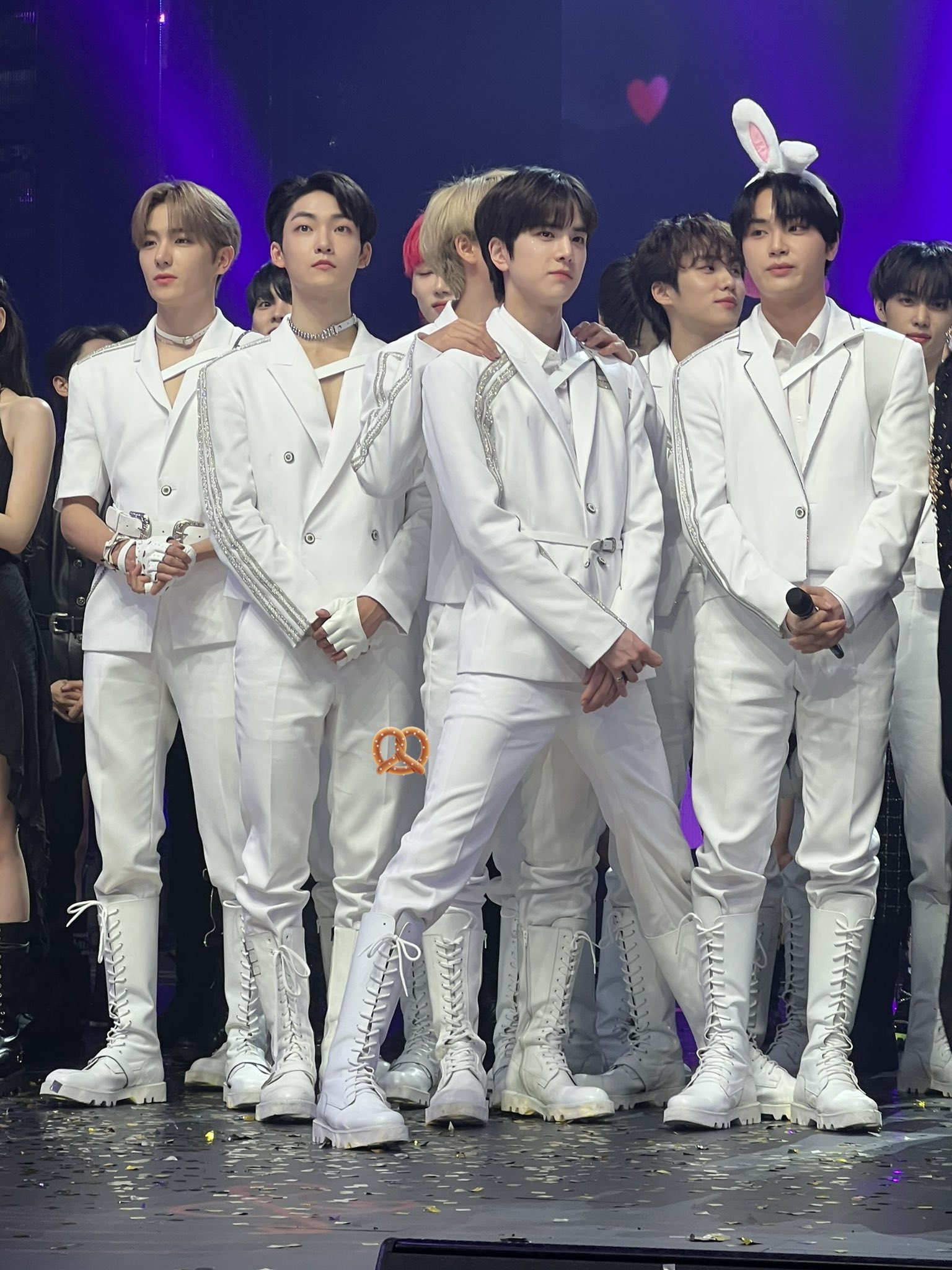 [잡담] 어제 더보이즈 개예뻤엉 헤메코도 얼굴도 ㄹㅈㄷ | 인스티즈