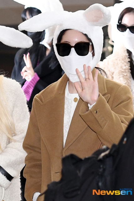 [잡담] 트와이스 오늘 단체로 토끼머리띠 쓴건데 이게 맞아?? | 인스티즈