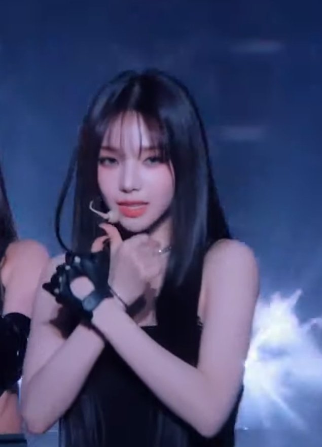 [잡담] 카리나 눈 이렇게 뜨는 거 누구한테 배웠니.. | 인스티즈