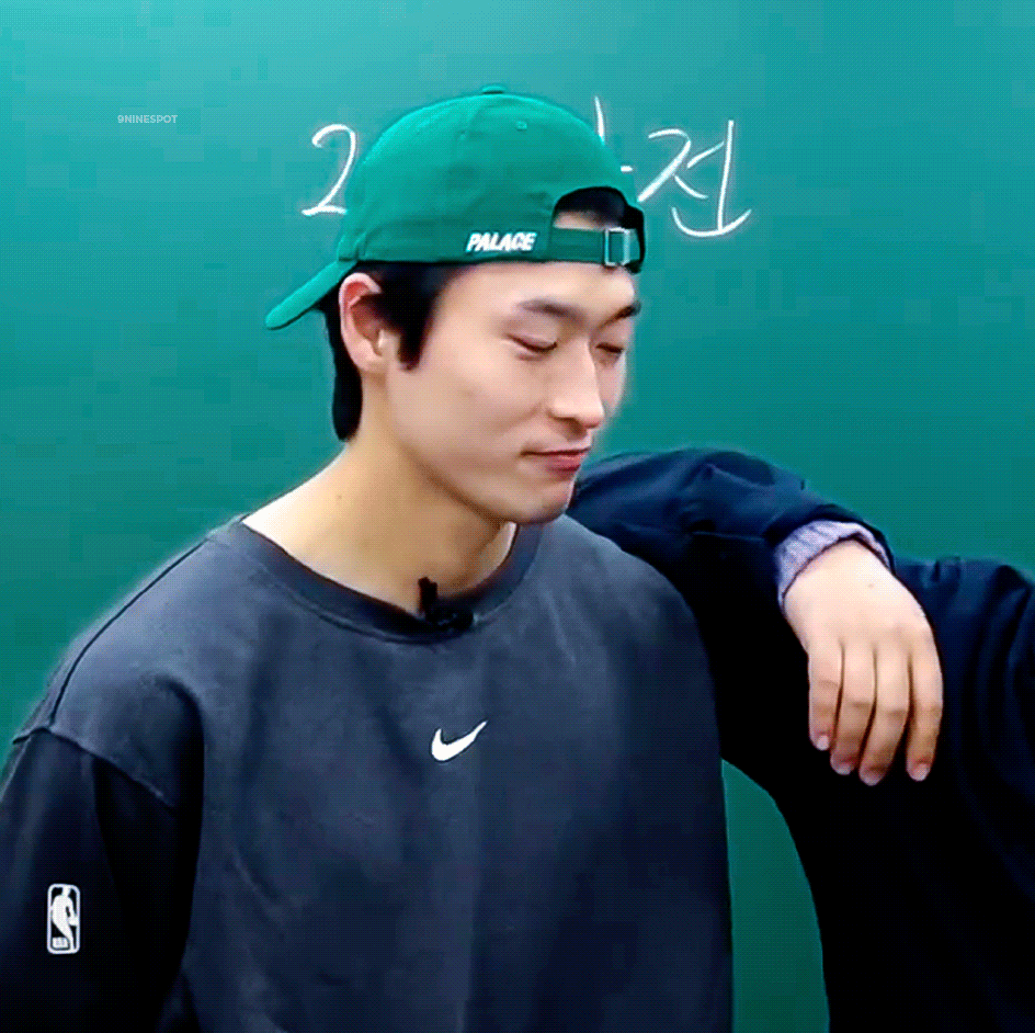 [잡담] 모자 뒤로 쓰고 웃참하는 조규성 좀 봐라.. | 인스티즈