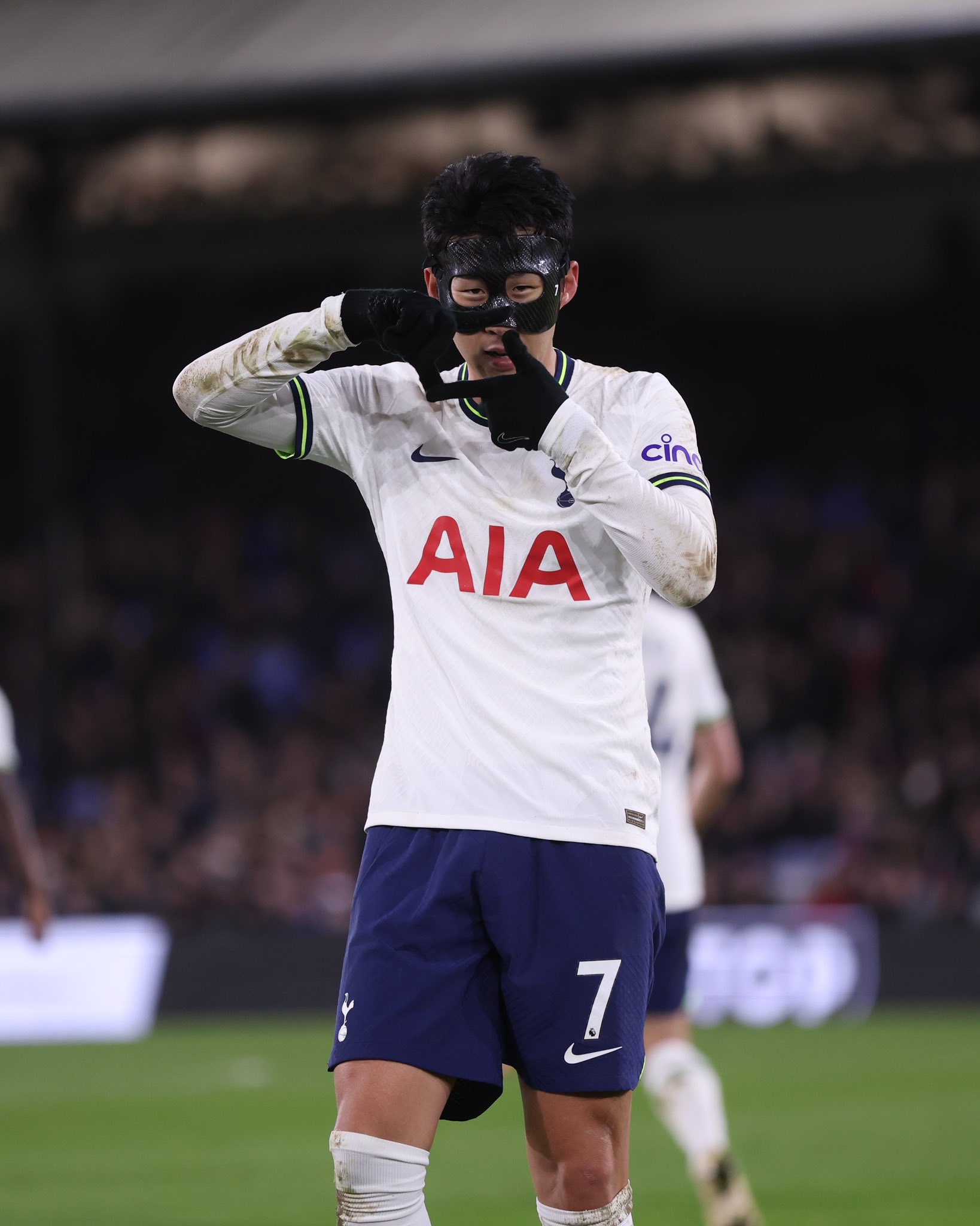 [잡담] 손흥민 마스크 쓰고 찰칵 세리머니 하는거 너무 귀여워.. | 인스티즈