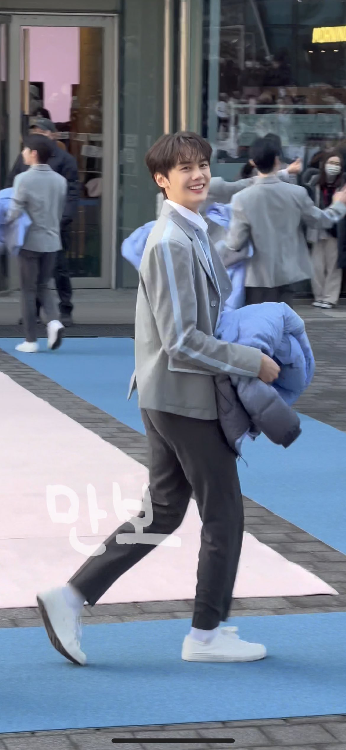 [잡담] 보플 이 아기 웃는거 댕댕이 그 자체 | 인스티즈