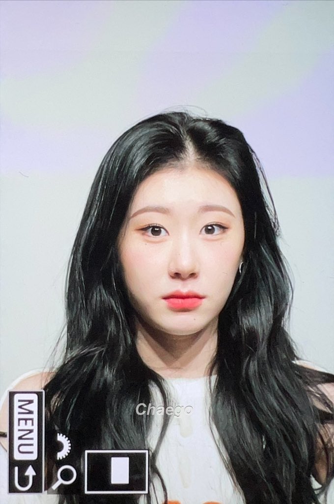 [잡담] 채령이 크림색 왜이렇게 찰떡임 | 인스티즈